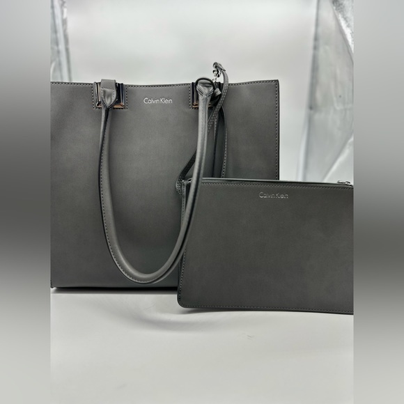 Calvin Klein Large Leather Gray Tote with matching Wristlet - Picture 1 of 3